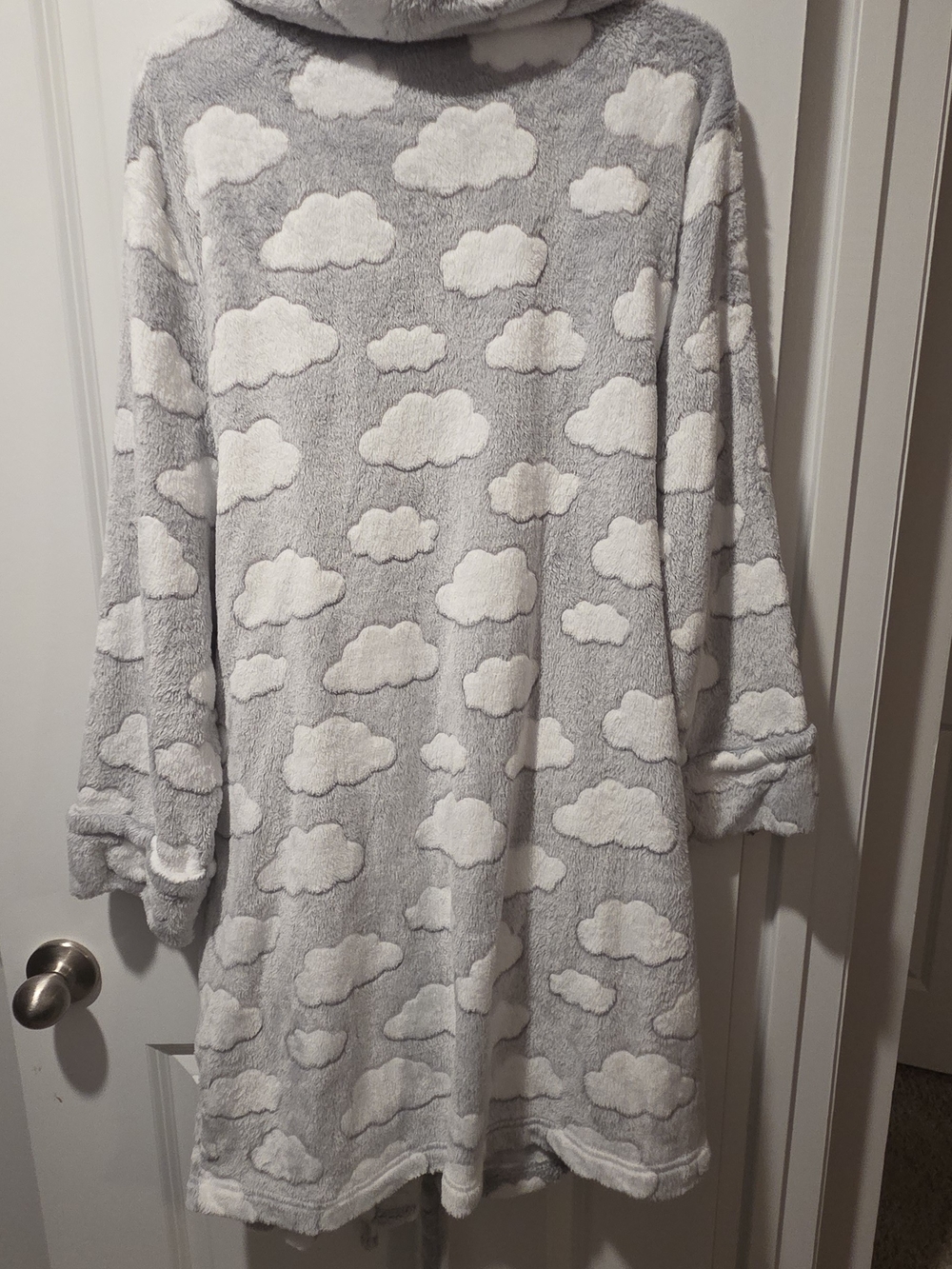 Sonoma Plush Cloud-Print Robe in Gray and White - Picture 2 of 3